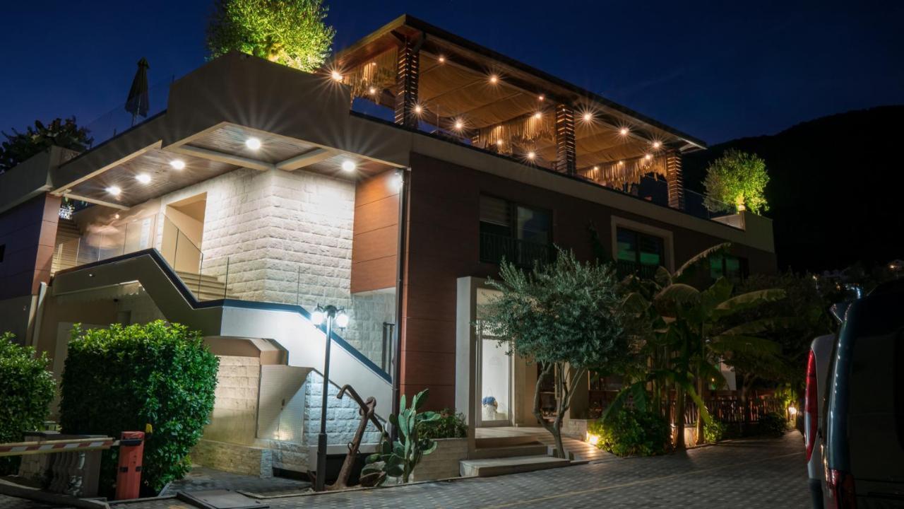 Sun Village Aparthotel Herceg Novi Esterno foto