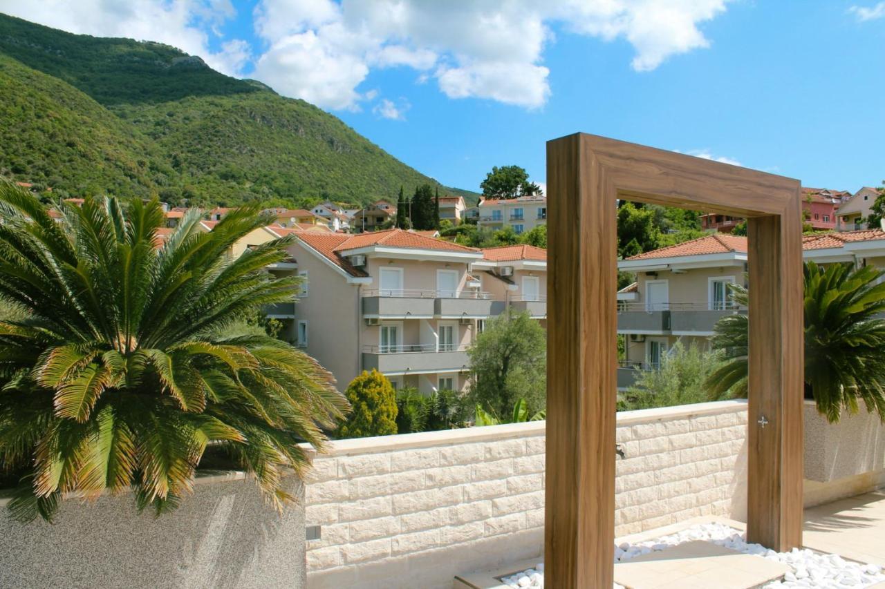 Sun Village Aparthotel Herceg Novi Esterno foto