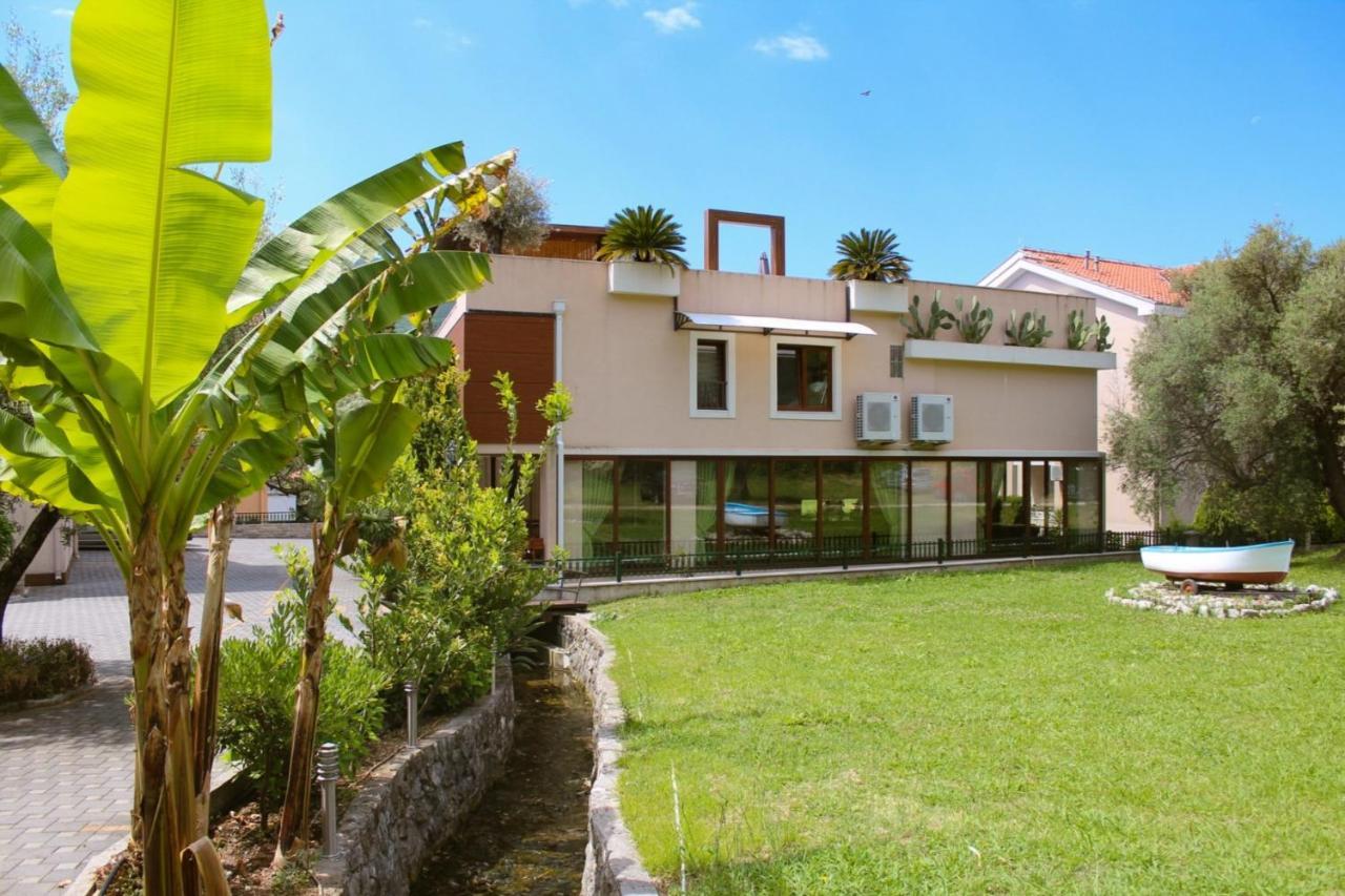 Sun Village Aparthotel Herceg Novi Esterno foto