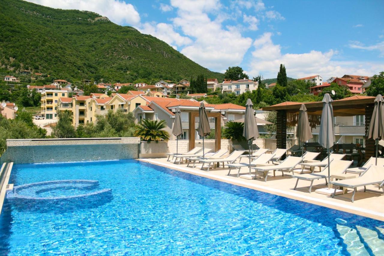 Apart Hotel Sun Village Herceg Novi Esterno foto