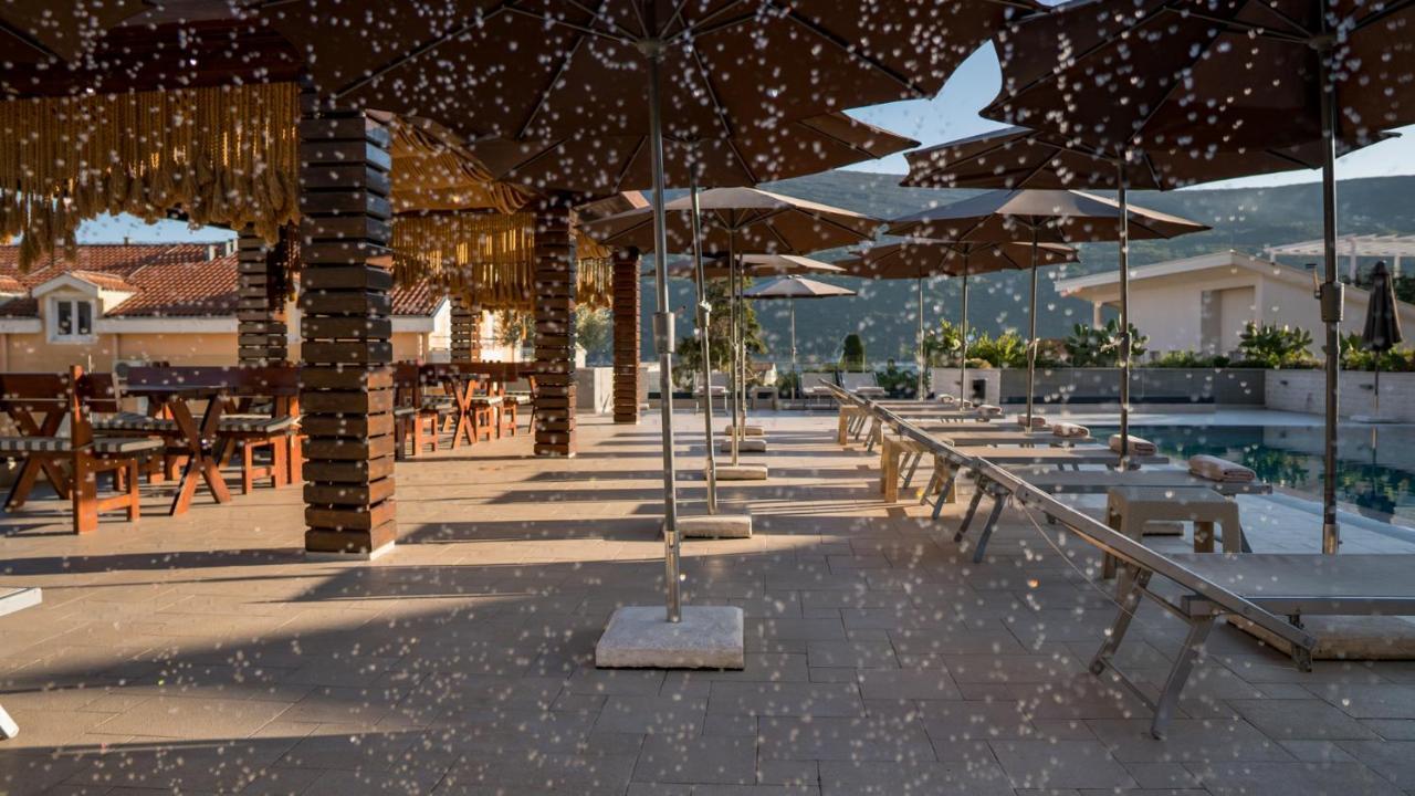 Sun Village Aparthotel Herceg Novi Esterno foto
