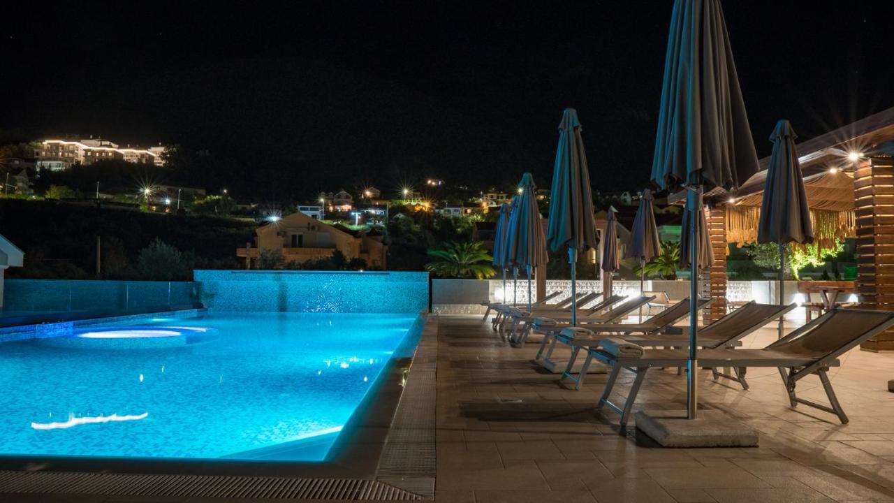 Sun Village Aparthotel Herceg Novi Esterno foto