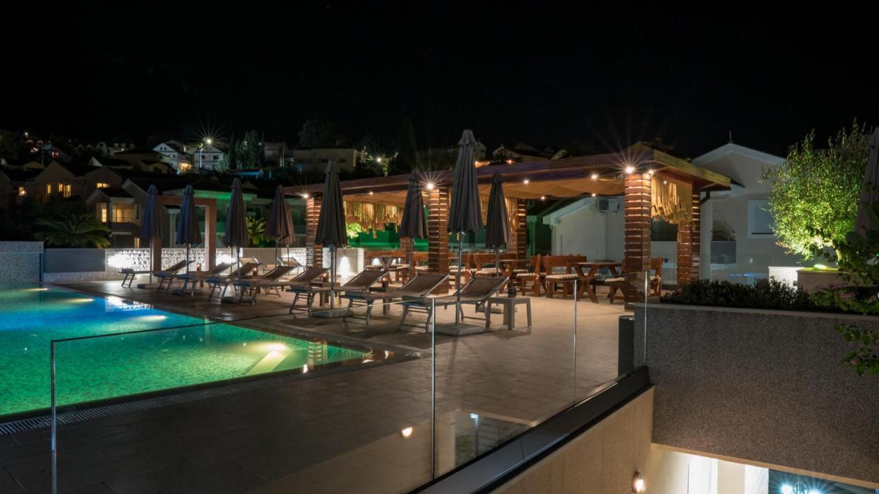 Sun Village Aparthotel Herceg Novi Esterno foto